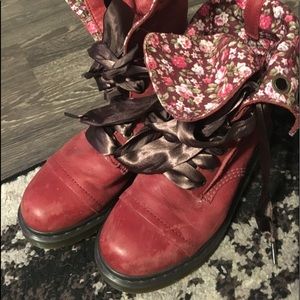 Dr Martens cherry triumph boots